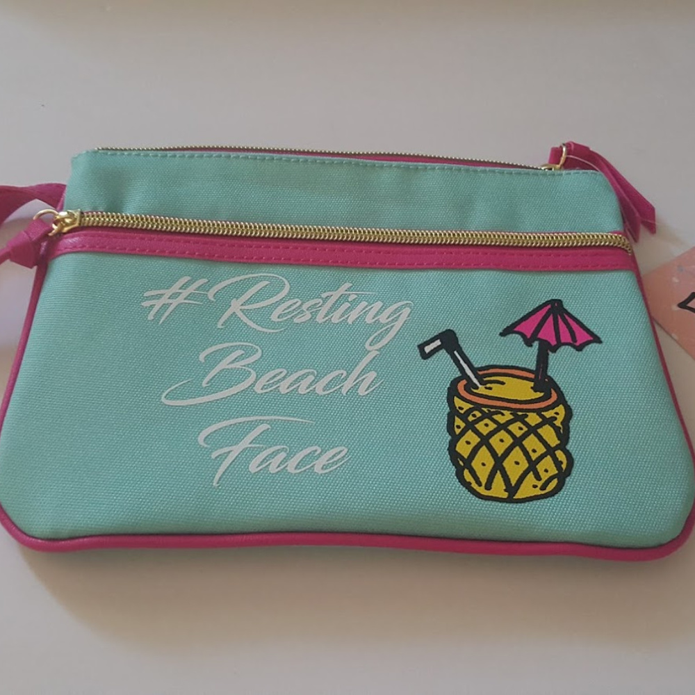 ❤5/$25 Betsey Johnson Insulated Cooler